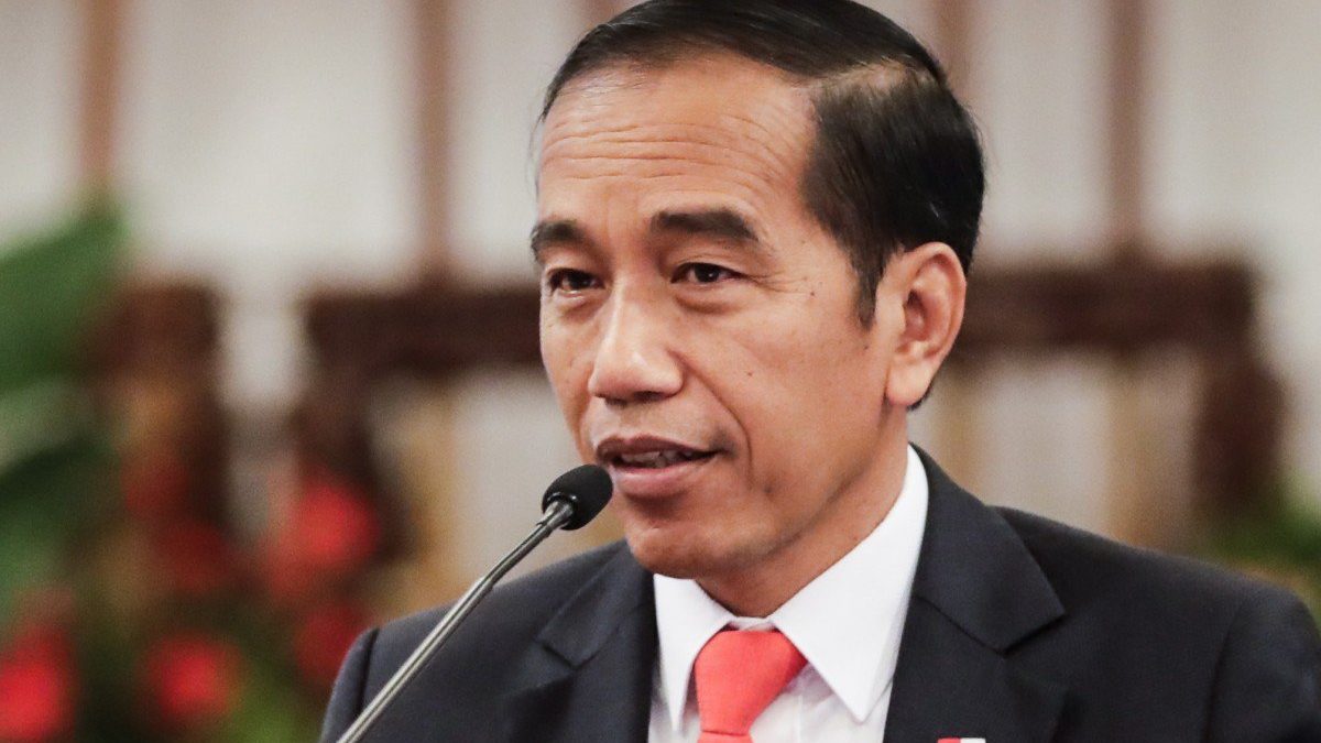 Jokowi tells ministers to take advantage of US-China trade war, as investors bypass Indonesia