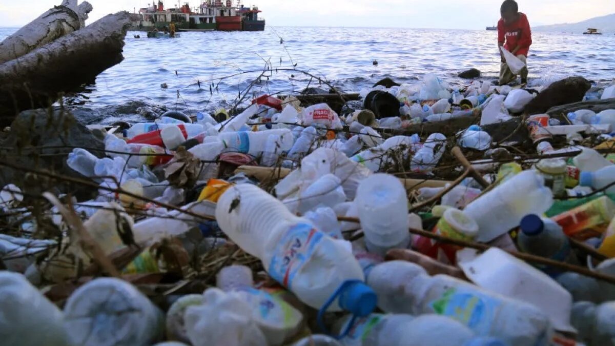 Indonesia backs global fight against plastic waste