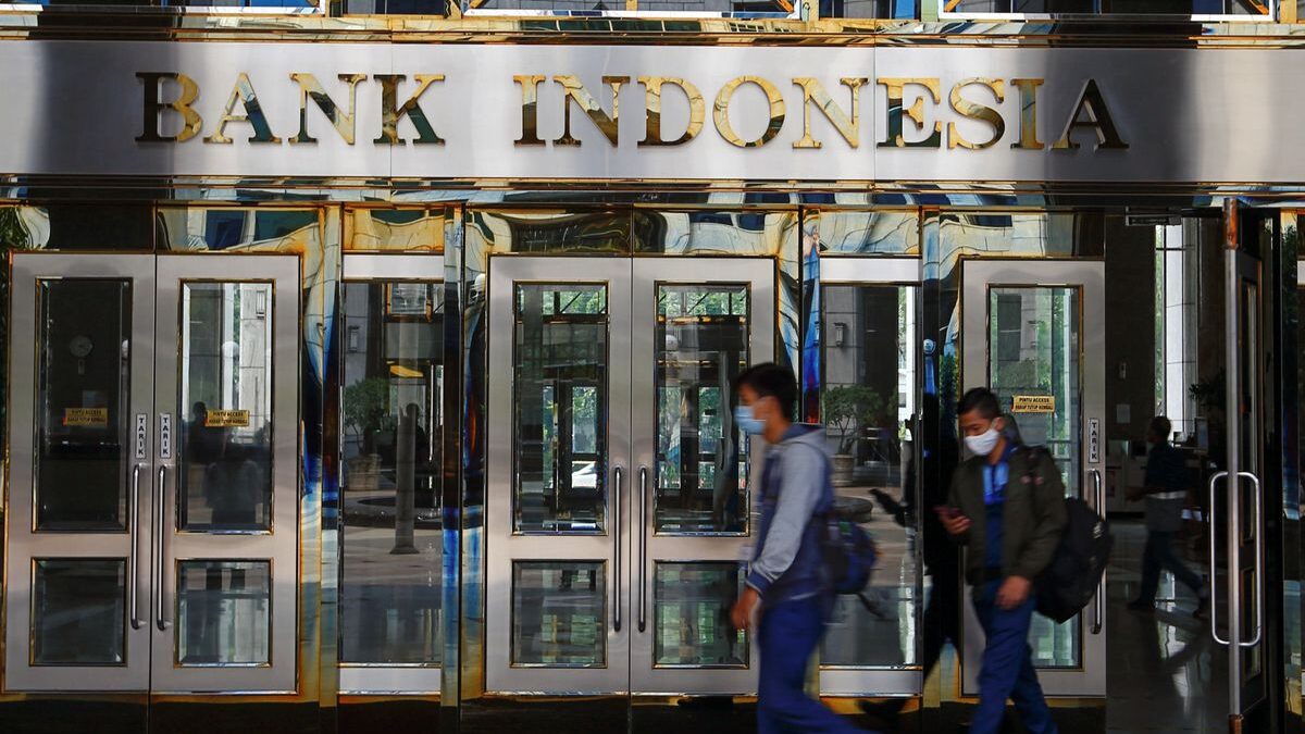 Bank Indonesia to stay put till year-end, cut in Q2 2024